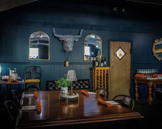 Fall River Hotel and Grazerz Restaurant - Fall River Mills - Restaurace