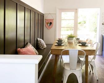 Audreys Style and comfort - Nowra - Dining room