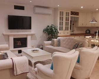 Fantastic holiday house.. Toscana feeling by foça - İzmir