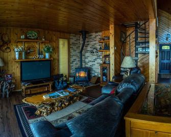 Summer getaway cabin - Copper Harbor - Sala de estar