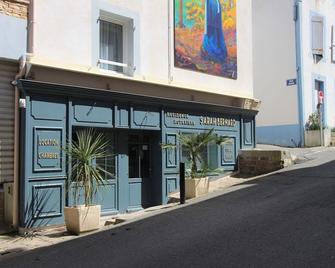 Residence Hoteliere Sarah Bernard - Le Palais - Building