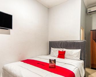 RedDoorz near Graha Cijantung Mall - Yakarta - Habitación