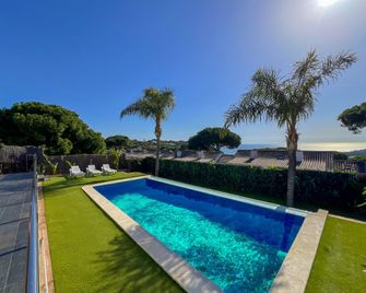 Stylish villa with saltwater pool - Caldes d'Estrac - Piscine