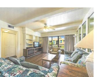 Resort, 2 bdrm 2 bath, Sleeps 6. 1 block from Beach, Google it. - Fort Myers Beach - Sala de estar