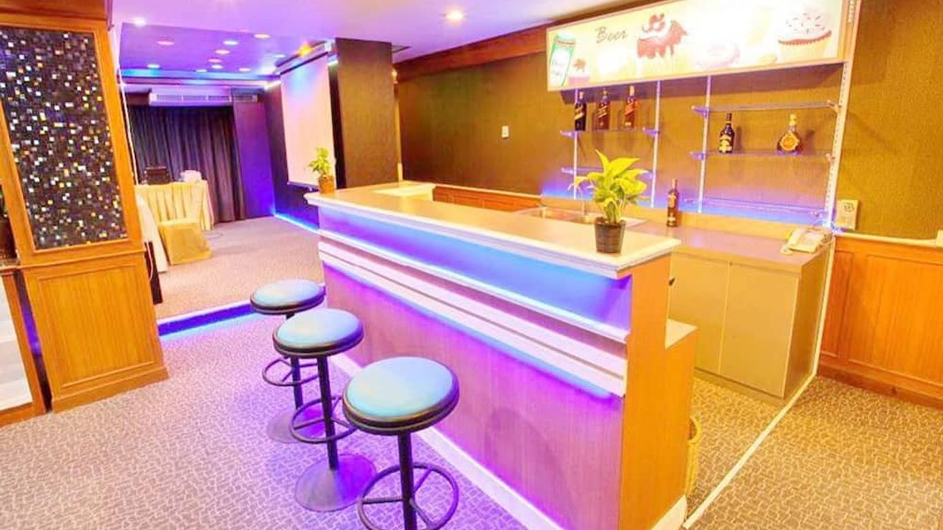 Bay Hotel Srinakarin