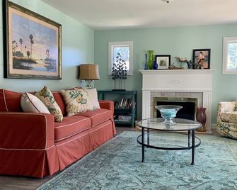10% June discounts!! Gorgeous Lakefront Home! Wheelchair Accessible - Knox - Sala de estar