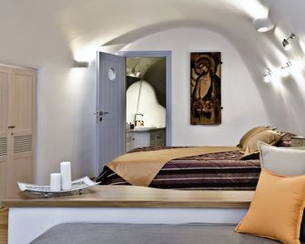 Anemomilos - Oia - Yatak Odası