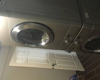 Nice cozy home to experience on your vacation - Dolton - Laundry facility