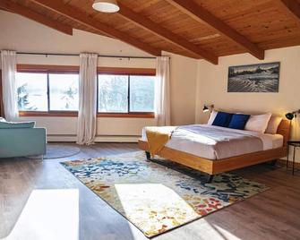 First Light - Waterfront, Hot tub, Sauna, EV - Tofino - Bedroom