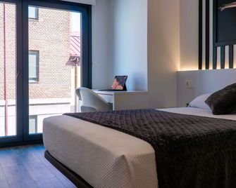 Apartamentos Mk77 - Identia Sport - León - Bedroom