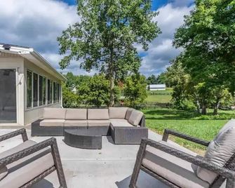 Unbeatable Location: Trackside Farm at Keeneland - Lexington - Patio