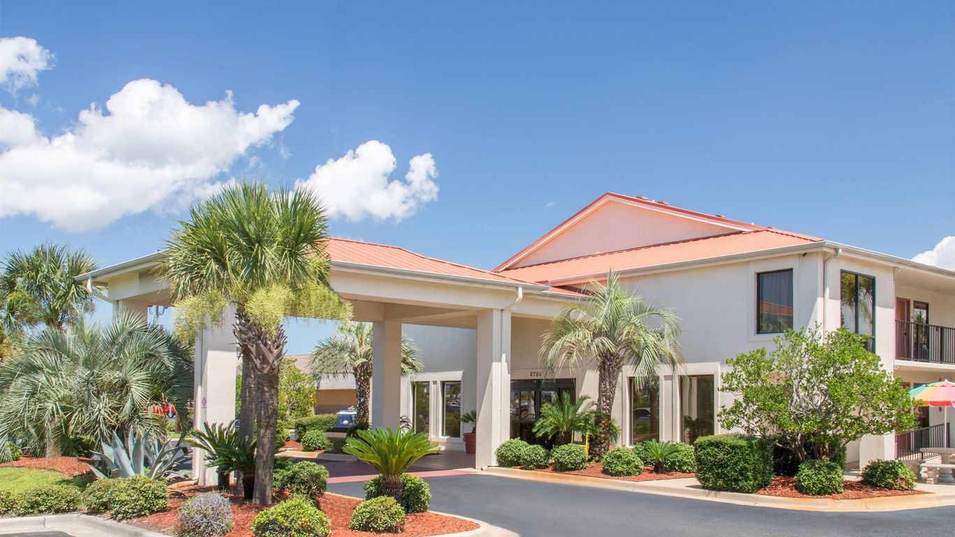 Days Inn & Suites by Wyndham Navarre - near Beaches/Hurlburt