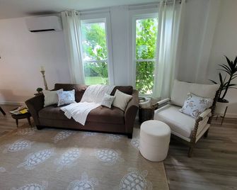 Sylvan Beach Cottage on Sylvan Beach Oneida Lake - Sylvan Beach - Living room