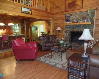 Creekside Paradise Bed and Breakfast - Robbinsville - Wohnzimmer