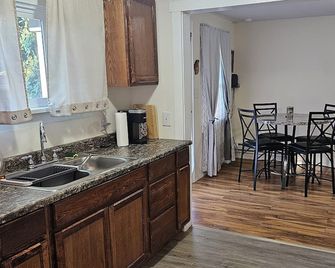 Single Bedroom Guesthouse in the Cowlitz Valley - Kelso - Cucina
