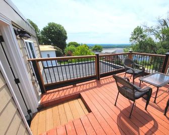 Downtown Penthouse w/ Amazing River View! - Cape Girardeau - Balcony