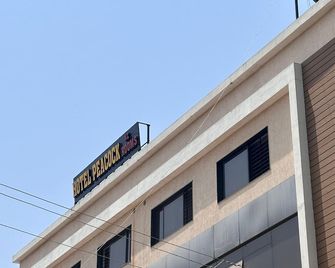 Hotel Peacock - Ānand - Edificio