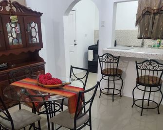 Comfy Guest Rooms - Port Antonio - Comedor