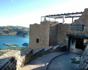 Hotel Tugasa Arco de la Villa - Zahara de la Sierra - Außenansicht