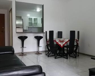 Comfortable fit with Wi-Fi in the Shopping Center Beach Shopping Center in Praia do Morro - Guarapari - Dining room