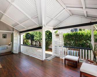 Charming 4-Bed Queenslander Spacious Home - Brisbane - Balcony