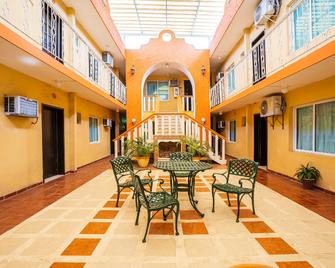 OYO Hotel Mexico - Chetumal - Patio