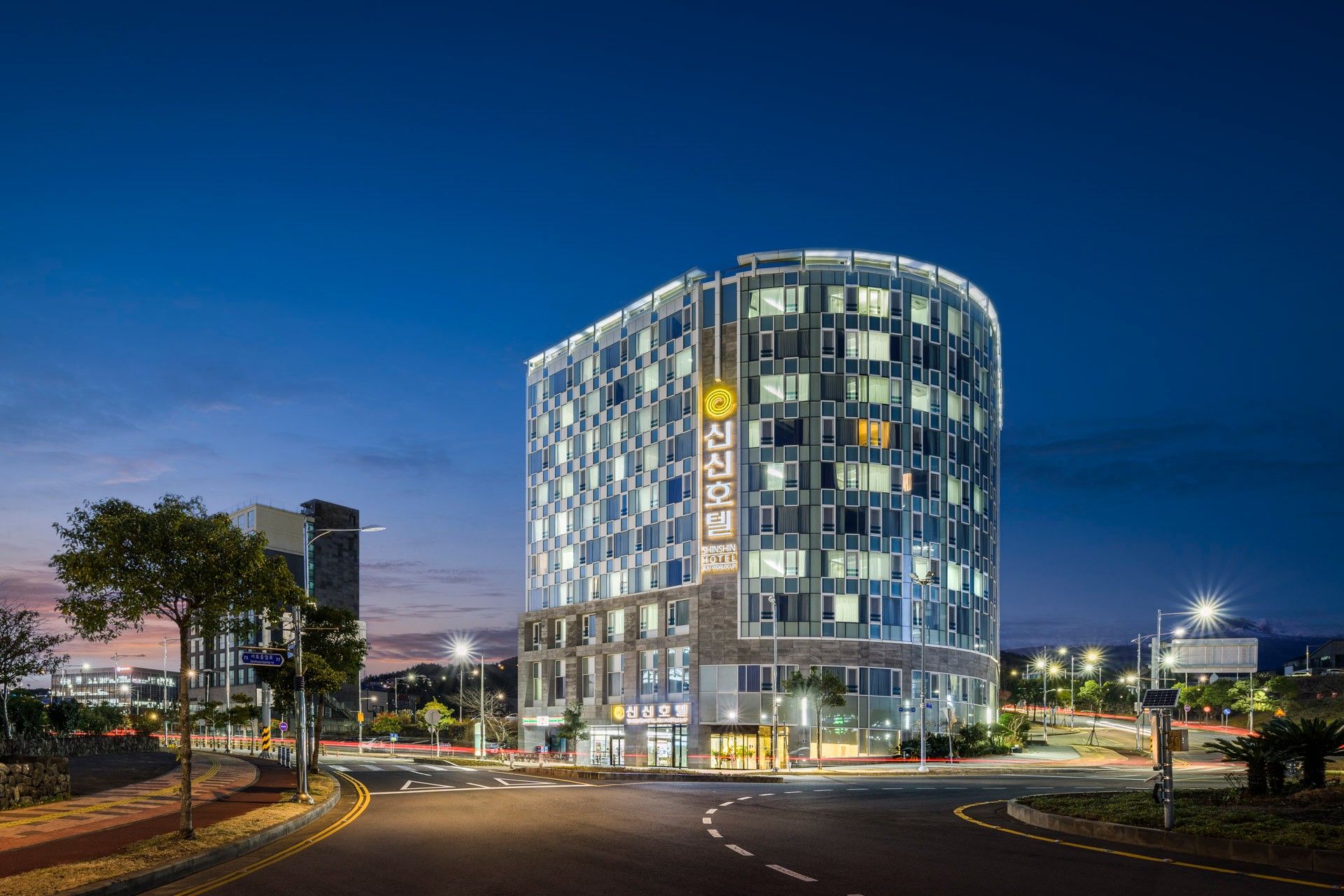 Shinshin Hotel Jeju World Cup - סאוגוויפו - בניין