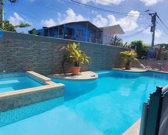 Jackuri Casa Hospedaje - San Andrés - Piscina