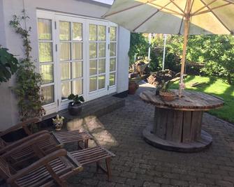 Charmerende byhus i Præstø centrum - Præstø - Innenhof