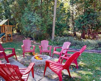 Family Cottage | Games Room | Soft Tub | Bonfire - Lambton Shores - Patio