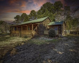 Lake Norman Retreat with Hot Tub, Kayaks & Paddleboards - Mooresville - Building