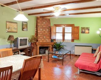 Charming House in Robledillo de Gata with Fireplace and Terrace - Robledillo de Gata - Comedor