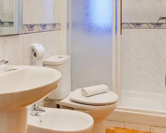 Hotel Restaurante Mr by OYO Rooms - Barajas de Melo - Baño