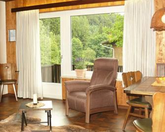 1 Siefertshof Comfortable Holiday Residence - Kirch-Brombach - Sala de estar