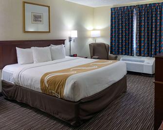Quality Inn Near Toms River Corporate Park - Manchester Township - Bedroom