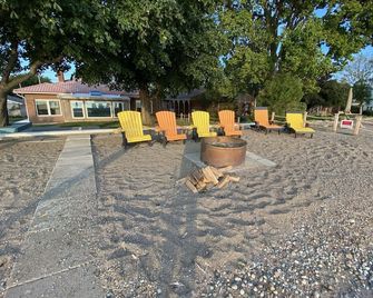 Sunsets by the Bay - Your Waterfront Oasis - Leamington - Innenhof