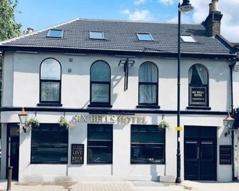 The Six Bells Hotel - Enfield - Building