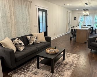 The Glade: Stylish, Modernized Craftsman Comfort - Wytheville - Living room