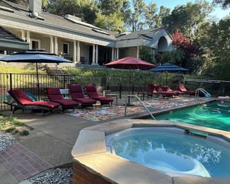 a Pet-Friendly Oasis surrounded by wineries with a Pool, Jacuzzi, and Sauna. - Plymouth - Pool