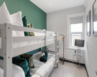 Luxurious Evergreen Flat Sleeps 6 - London - Bedroom