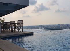Sun Apartment Semarang - Semarang - Bể bơi