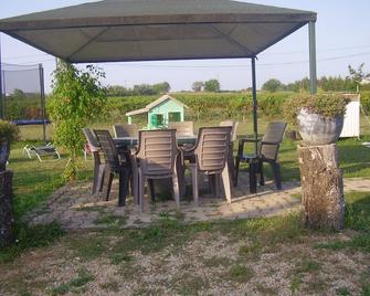 cottage 8 people 4 bedrooms 3 stars in a farmhouse surrounded by vineyards - Saint-Hilaire-de-Brethmas - Patio
