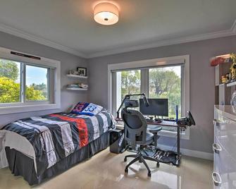 Miami Home: Outdoor Pool w/ Slide & Fire Pit! - Kendall - Bedroom