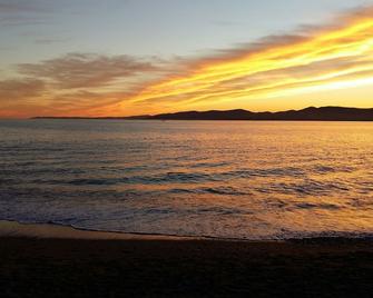 Guest room - very comfortable villa with swimming pool and close to the sea - Saint-Raphaël - Strand
