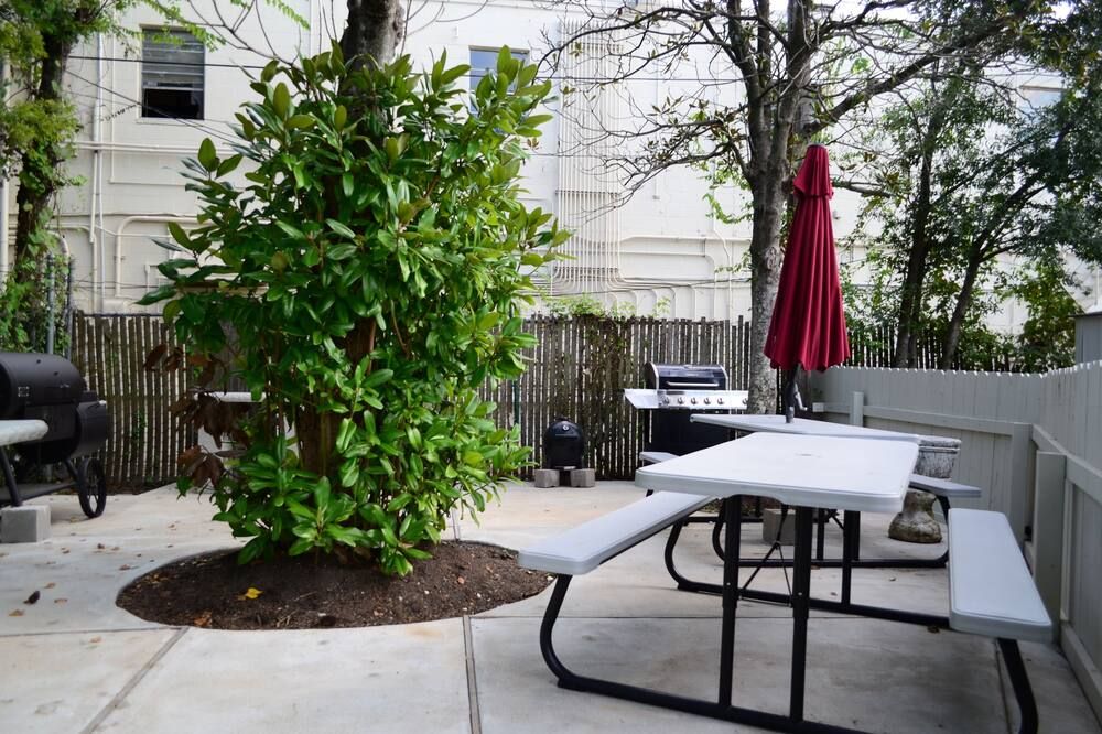 Merit Inn and Suites - בומונט - פטיו