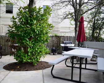 Merit Inn and Suites - Beaumont - Patio
