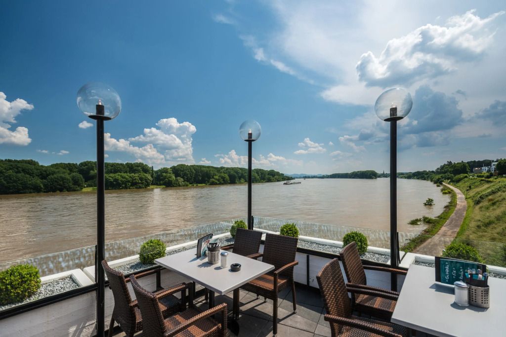 راينتيراسين - هوتل كافيه ريستورانت