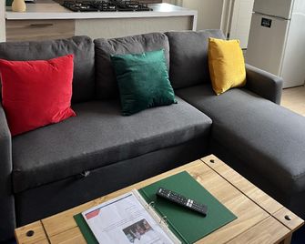 Moorside House - Bolton - Living room