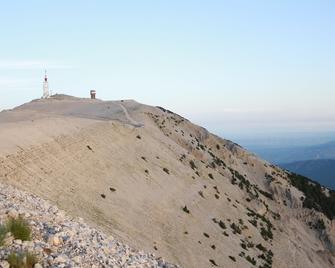 Quiet villa with pool facing the Ventoux ideal to recharge - Crestet - Playa