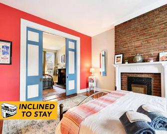 Cheerful Home In A Vibrant, Walkable Area - Pittsburgh - Bedroom